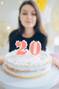 pasta ile genç kadın