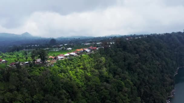 Piękny wschód słońca nad Tropical Forest Jungle. Poranna mgła w dżungli. Ubud, Bali. — Wideo stockowe