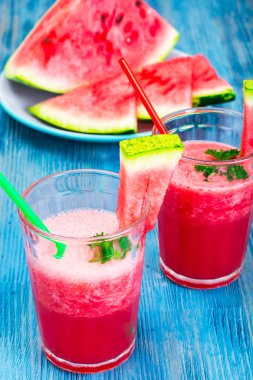 Taze ve sulu karpuz püresi