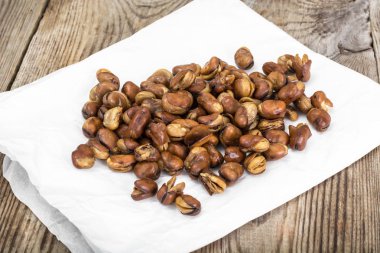 Tuz ile kavrulmuş bakla