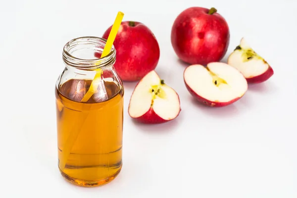 Солодкий смачний вітамінний яблучний сік — стокове фото