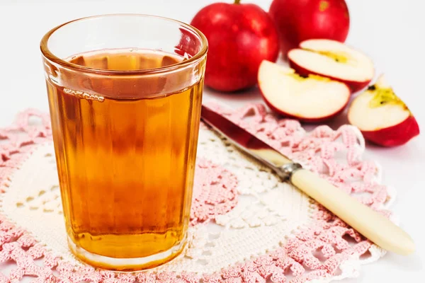 Zoete smakelijke vitamine appelsap — Stockfoto