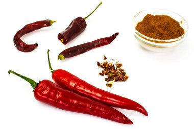 Taze kırmızı biber. Beyaz izole