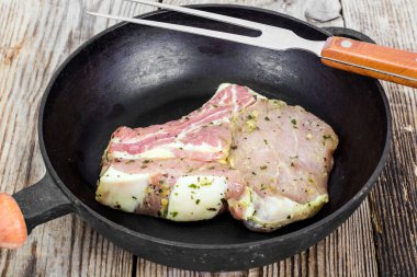 Bel içinde baharatlar ham