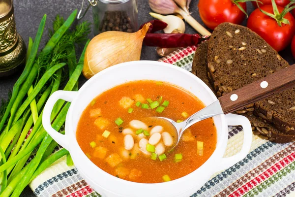 Sopa com tomate e feijão — Fotografia de Stock