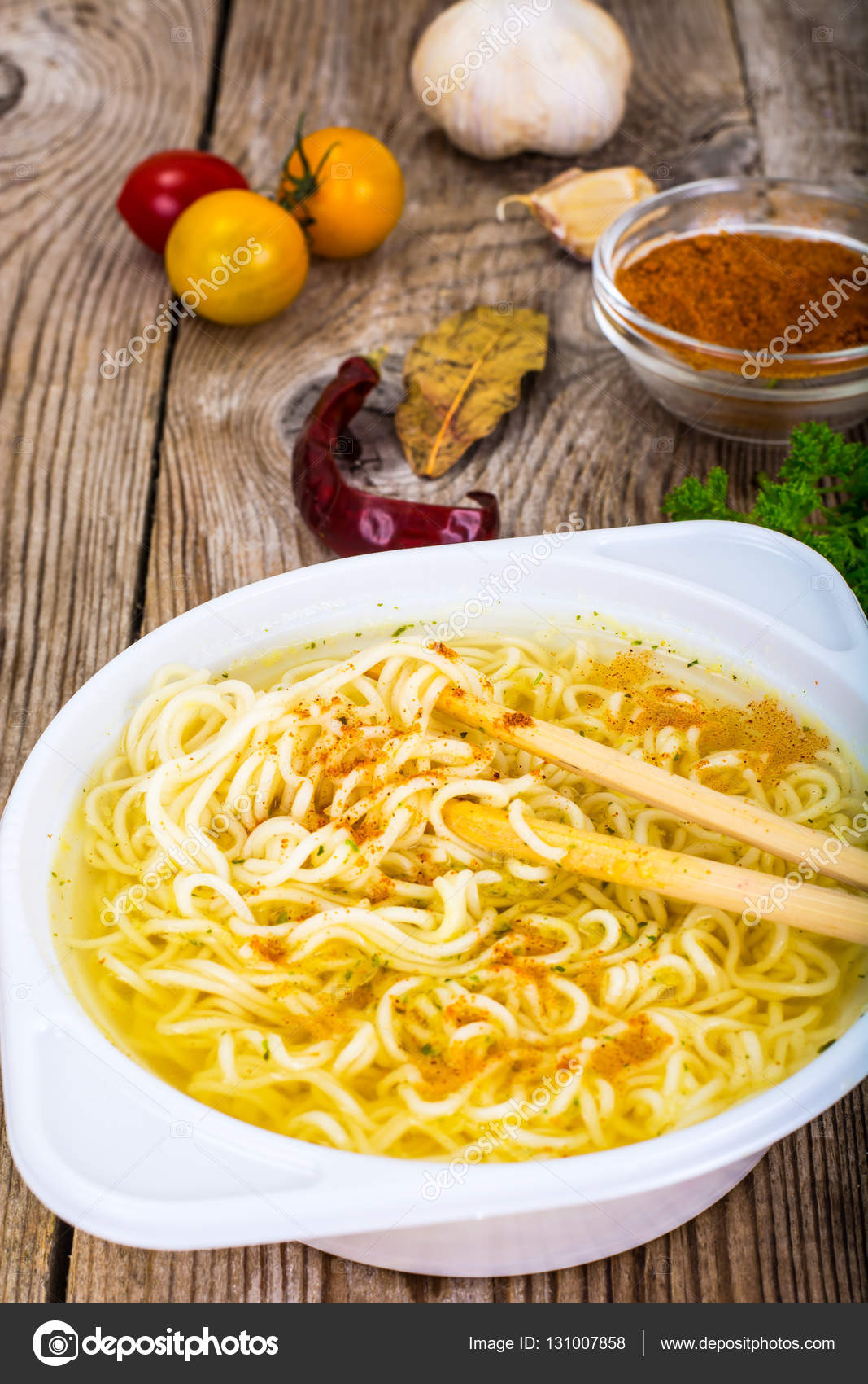 ÇİN NOODLE ÇORBASI ÇİN NOODLE ÇORBASI