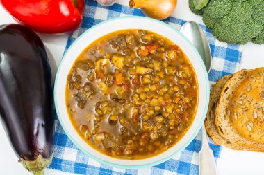 Patlıcan ve mercimek sebze çorbası