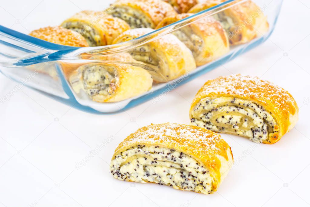 Puff buns with cottage cheese and poppy seeds in a glass baking