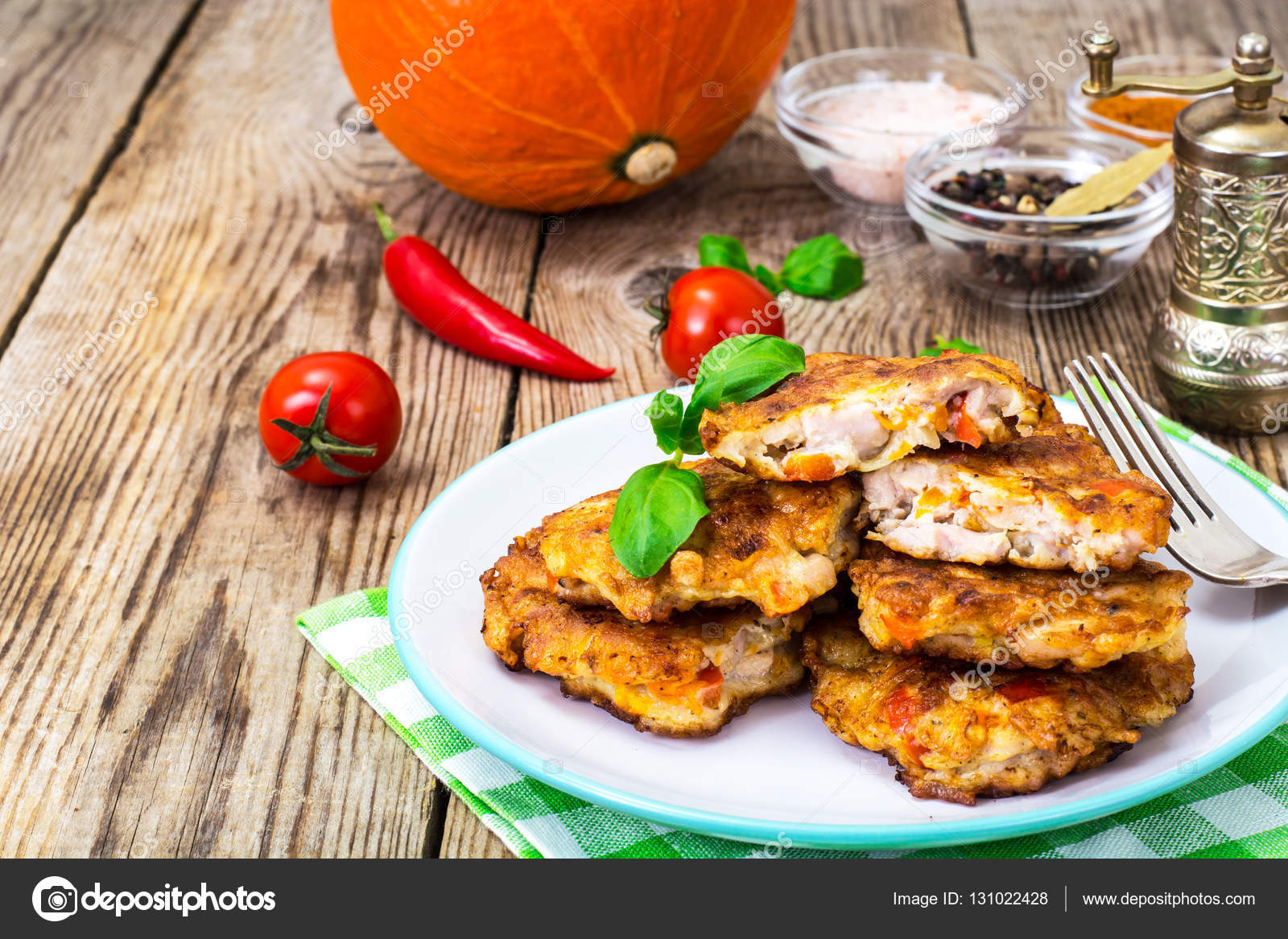 Куриные оладьи из куриной грудки. Куриные оладьи из филе курицы. Оладьи из куриной грудки. Куриные оладьи из куриной грудки. Оладьи из куриных грудок.