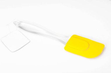 Yemekleri karıştırmak için silikon spatula.