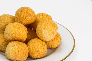 Hassas ufalanan Hindistan cevizi bisküvi