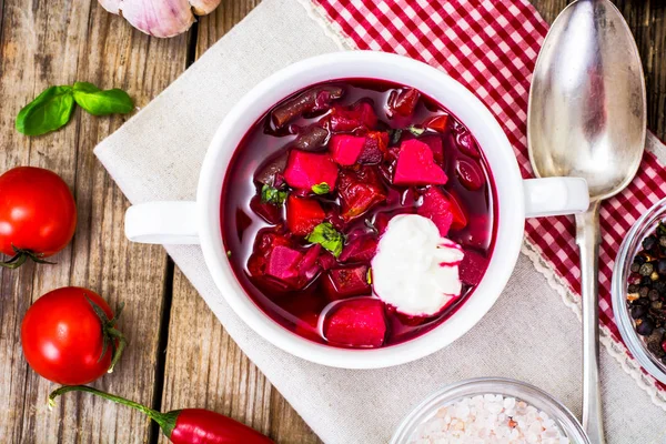 Comida sem carne. Sopa vegetal vegetariana com beterraba — Fotografia de Stock