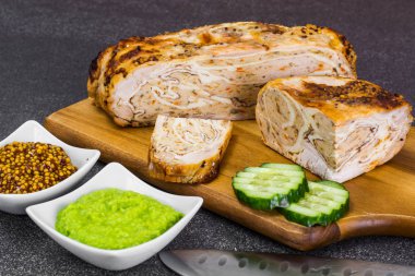 Omlet, et ve mantarlı tavuk dolması