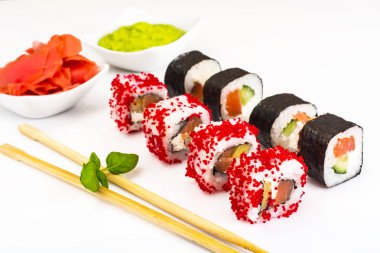 Suşi Florida ve California beyaz arka plan üzerinde izole