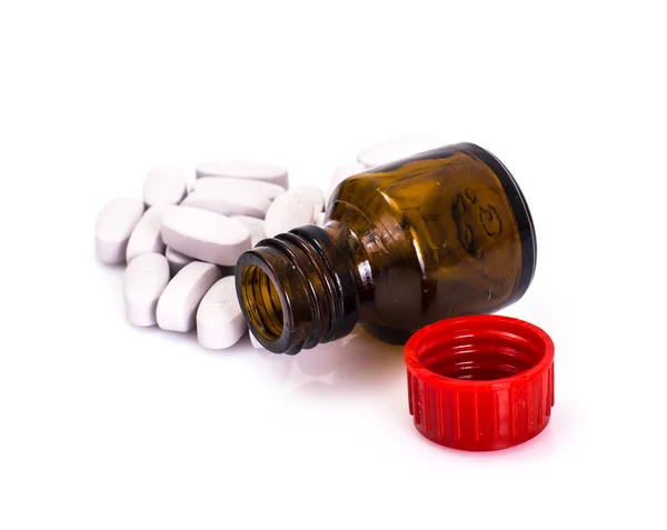 Кольорові капсули, таблетки та медична скляна пляшка — стокове фото