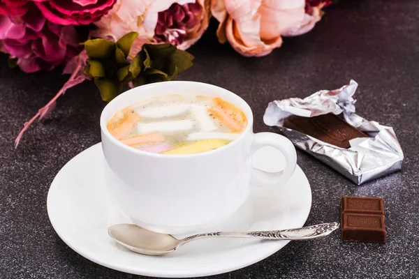 Какао, кава з солодкої їжі зефір — стокове фото