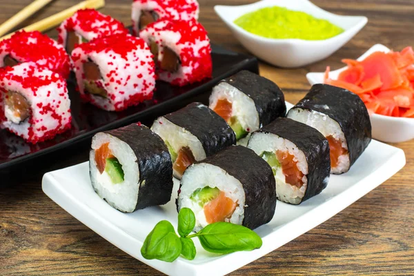 Sushi Florida en Californië geïsoleerd op witte achtergrond — Stockfoto
