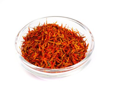 Bir cam kasede beyaz üzerine safran