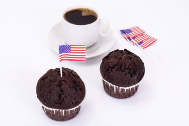 Çikolata Muffin, kahve ve beyaz Amerikan bayrağı
