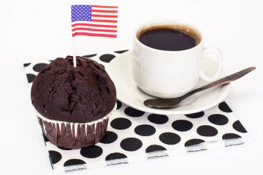 Çikolata Muffin, kahve ve beyaz Amerikan bayrağı