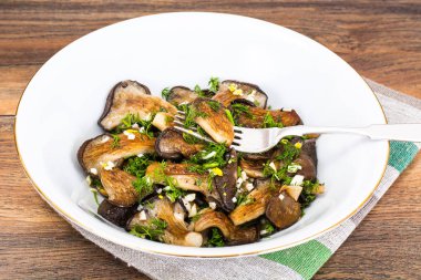 Kızarmış istiridye mantar