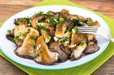 Kızarmış istiridye mantar