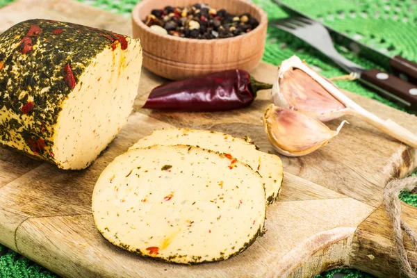 Saucisse au fromage, fumée aux herbes — Photo