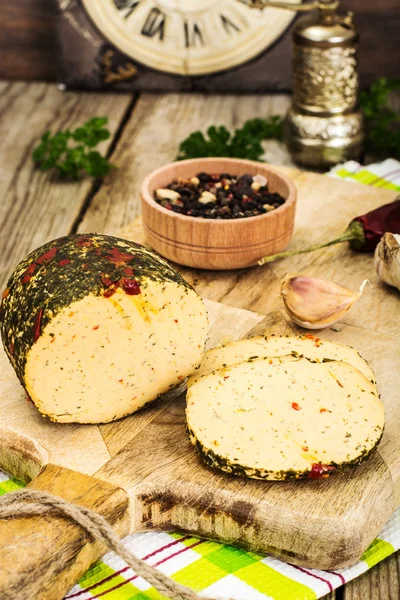 Saucisse au fromage, fumée aux herbes — Photo