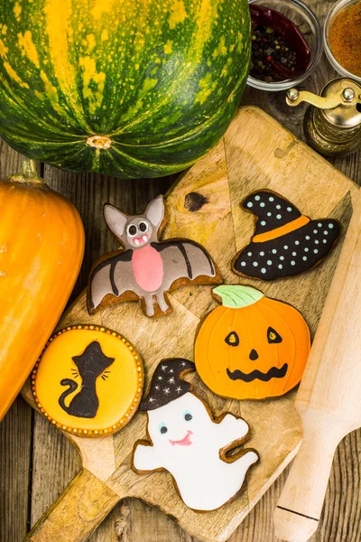 Pepparkakor för Halloween. Rolig semester mat barn — Stockfoto