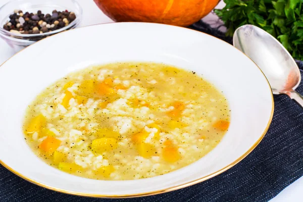 Sopa de pollo con arroz y verduras —  Fotos de Stock