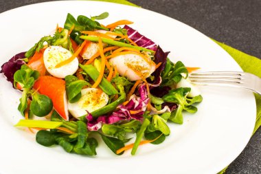 Hindiba, hindiba, Yengeç sopa ve bıldırcın E Frise mısır salatası