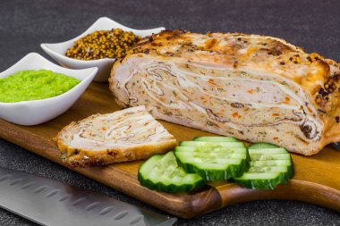 Omlet, et ve mantarlı tavuk dolması