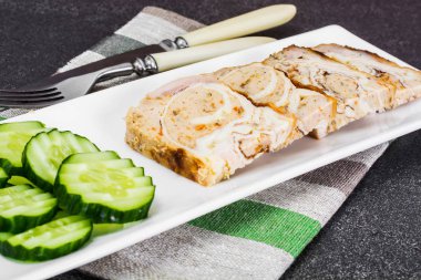 Omlet, et ve mantarlı tavuk dolması