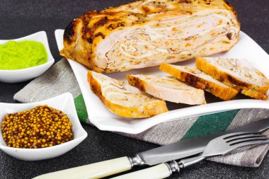 Omlet, et ve mantarlı tavuk dolması