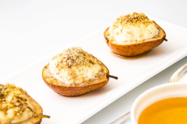 Sağlıklı diyet gıda: armut ile Ricotta, fındık