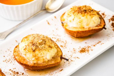 Sağlıklı diyet gıda: armut ile Ricotta, fındık