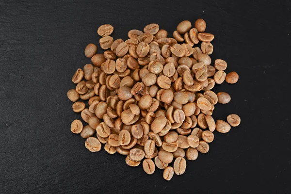 本物の味を飽和: コーヒー豆. — ストック写真