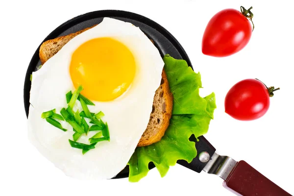 Ägg stekt bröd med sallad, smörgås till frukost — Stockfoto