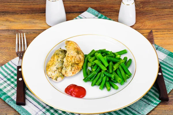 Feijão verde com frango — Fotografia de Stock
