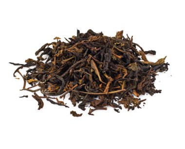 Yeşil çay beyaz arka plan üzerinde izole kuru yapraklar