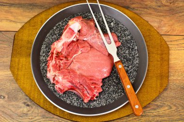 Bir parça taze çiğ sığır eti, Dana eti