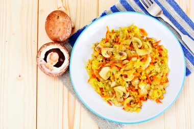 Havuç ve mantar ile kızarmış lahana