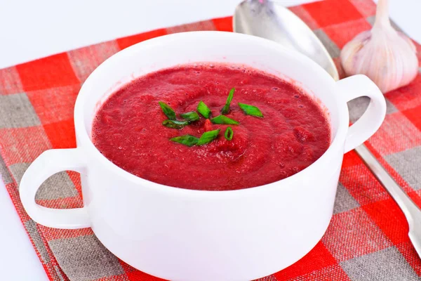 Pancar çorbası ekşi krema ile püre