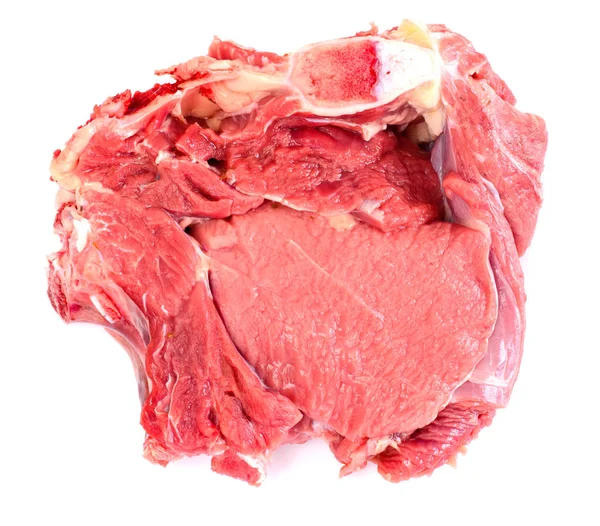 Um pedaço de carne crua fresca, vitela isolada em fundo branco — Fotografia de Stock