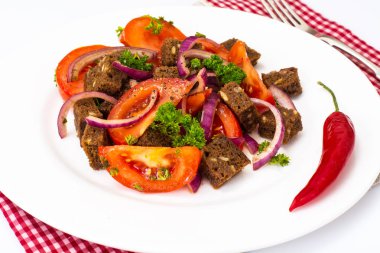 Ekmek, domates, kırmızı soğan, sebze oi basit salata