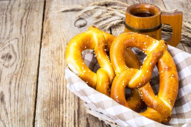Breadbasket geleneksel ev yapımı Bavyera kraker ile