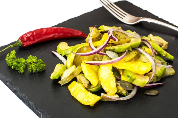 Смачний салат з авокадо та картоплею — стокове фото