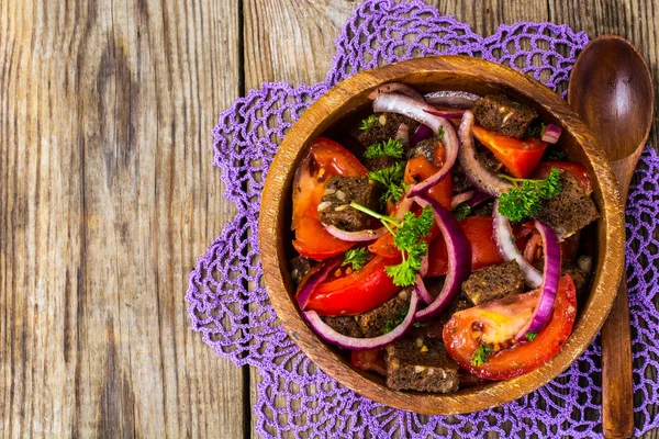 Simple salad with bread, tomato, red onion, vegetable oil