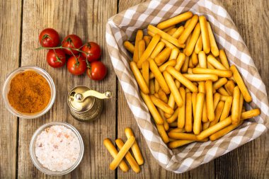 Çıtır çıtır ekmek tuz ve baharatlar ile sopa