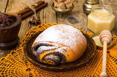 Haşhaş tohumu ve krema şeker ile buns